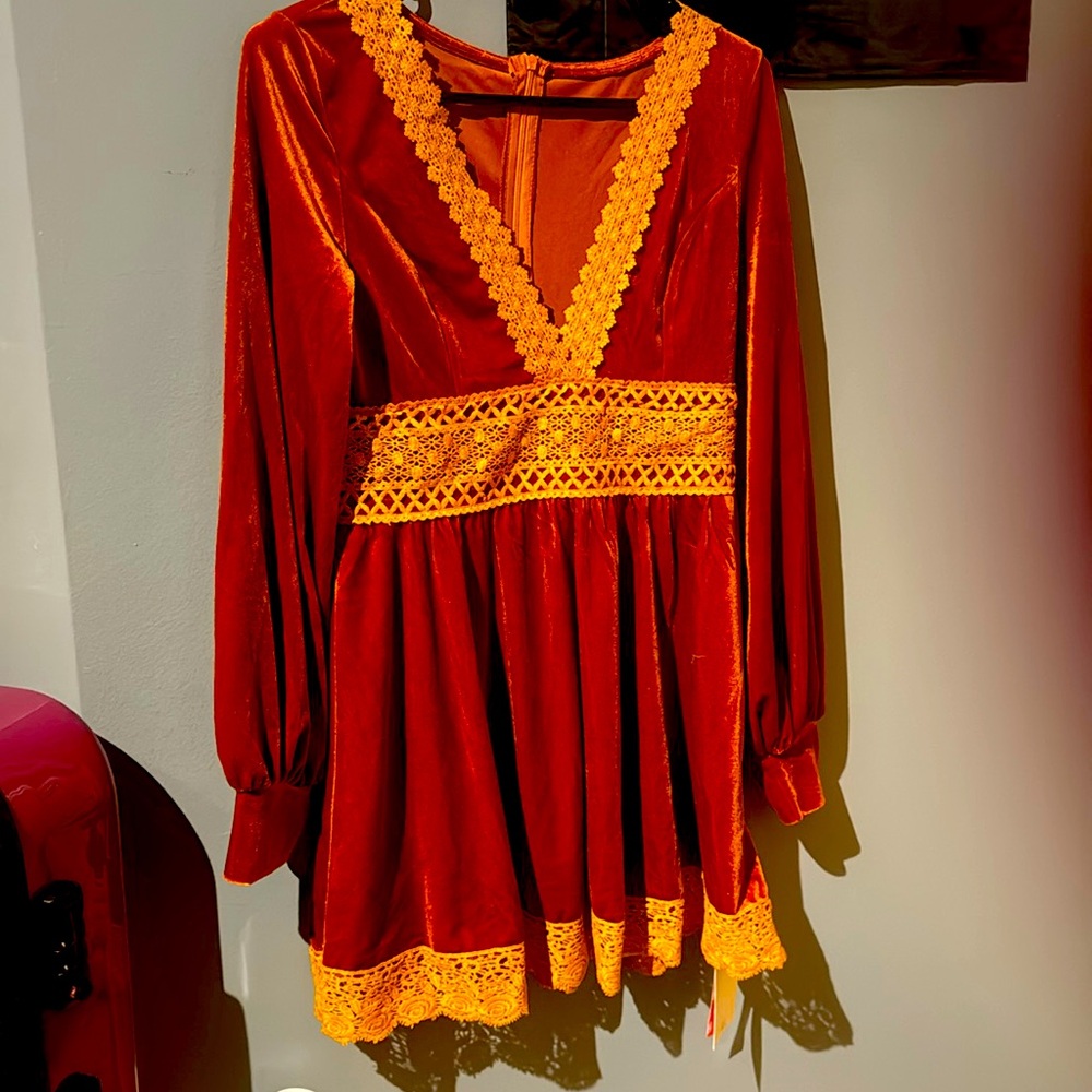 Women med dress